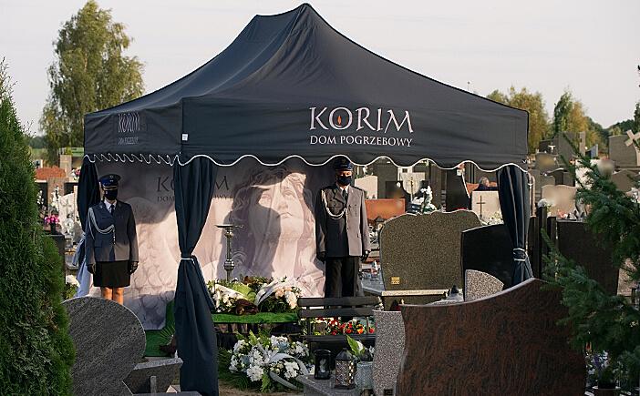Namiot pogrzebowy stosowany w ramach usługi pogrzebowej świadczonej przez zakład pogrzebowy KORIM z Iławy.