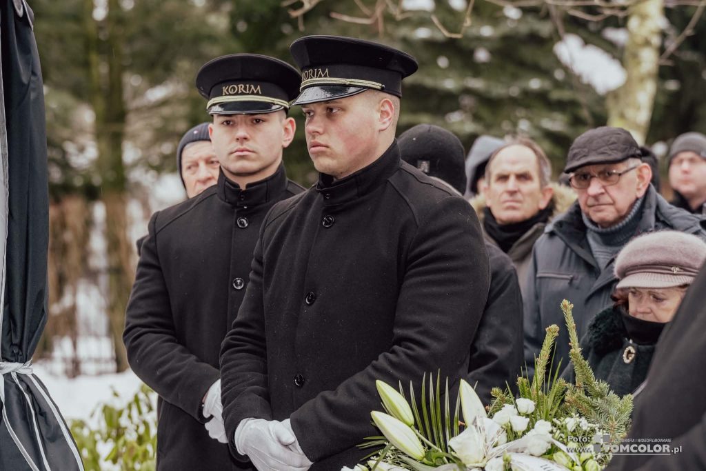 Zespół Domu Pogrzebowego Korim podczas obsługi ceremonii pogrzebowej